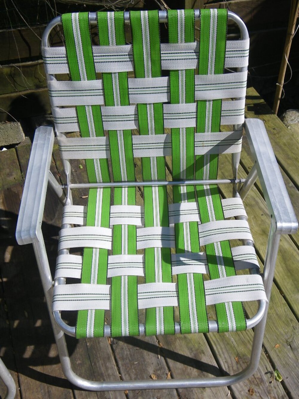 2 Vintage Lightweight Aluminum Folding Webbed Beach Lawn Chair Green-White-Black - Picture 2 of 7